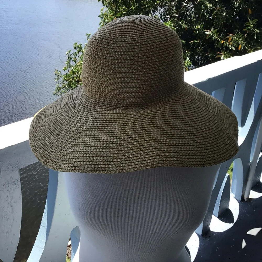Eric Javits Wide Brimmed Hampton Patented “Squishee” Straw Sun Hat with UPF 50 - Picture 2 of 12